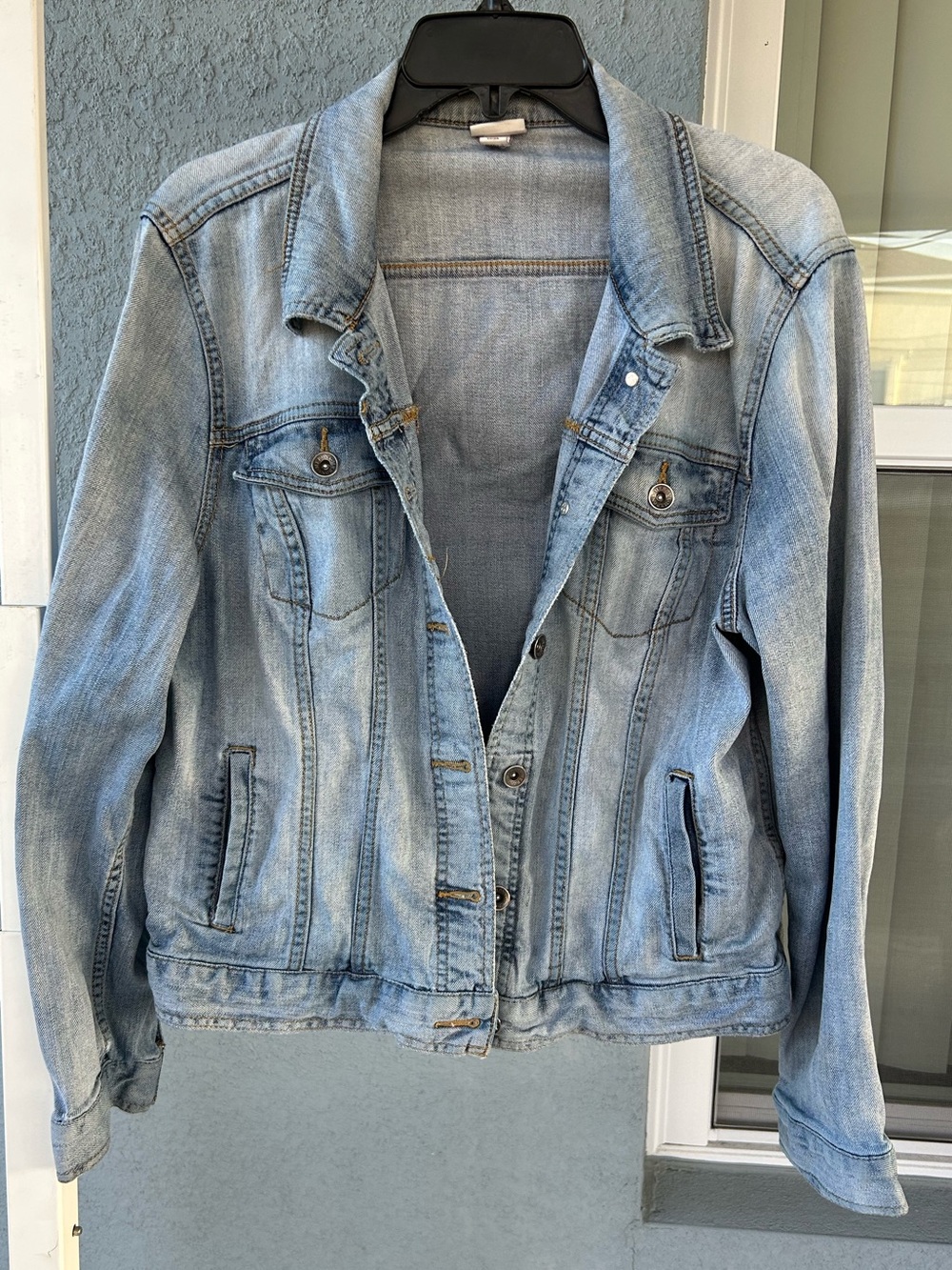 Merona Women’s Slightly Distressed Frayed Denim Jacket Size 2X Buttons Pockets